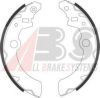 SUZUK 5320076G00 Brake Shoe Set
